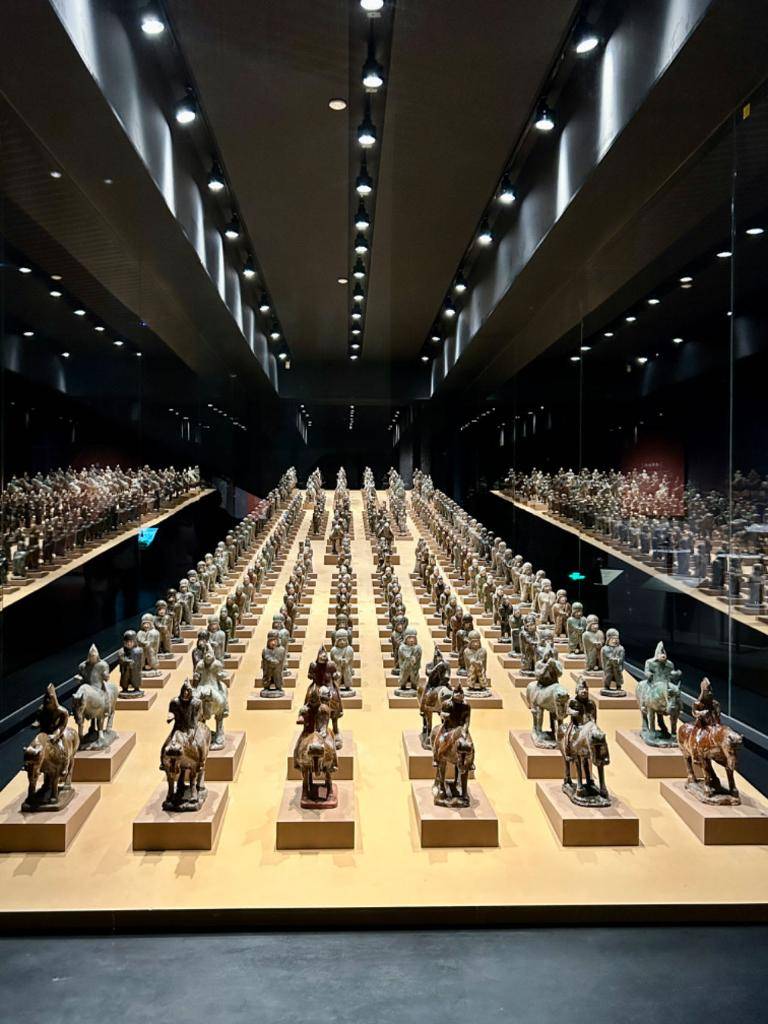 司马金龙墓釉陶俑阵